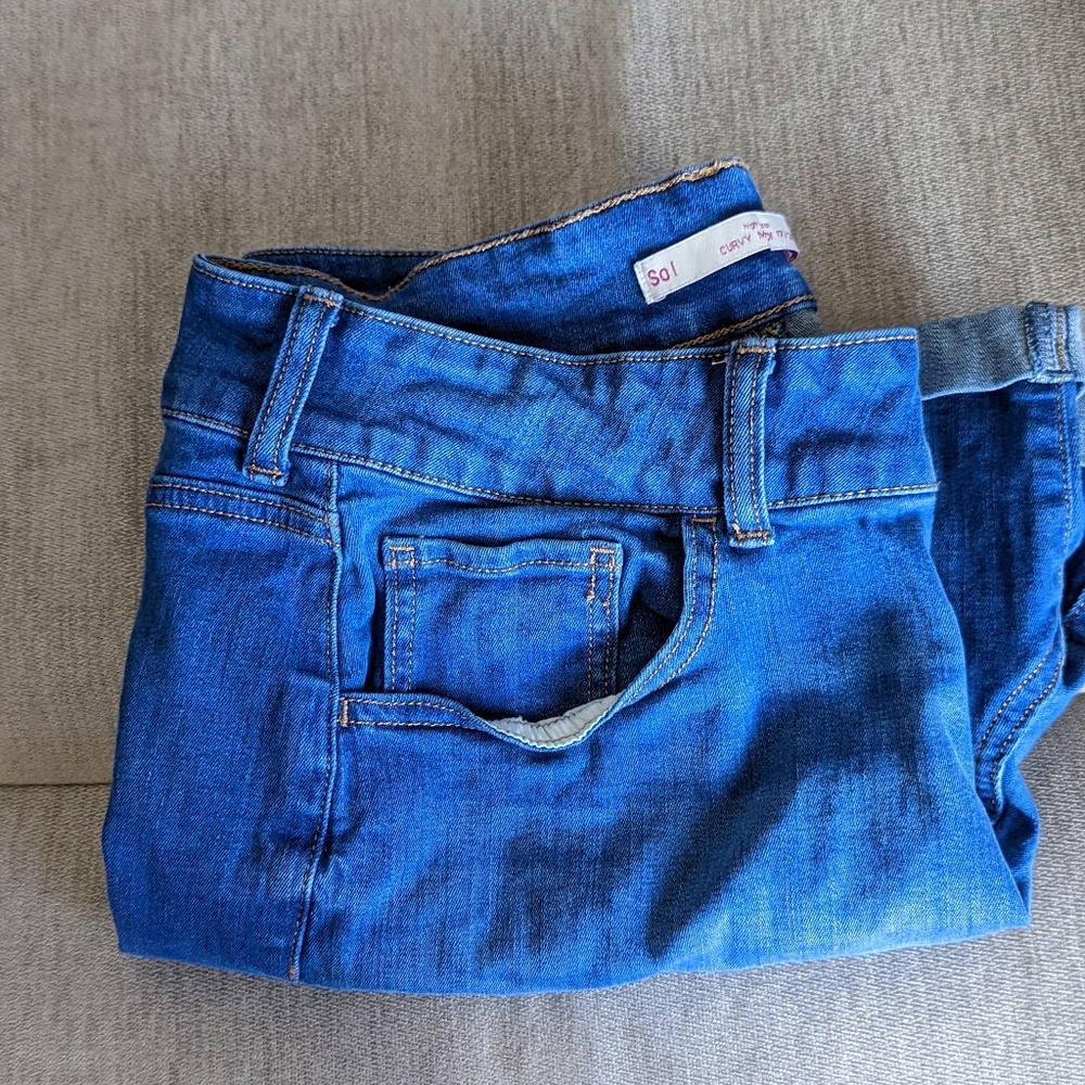 Sol. Jean Shorts.   A58